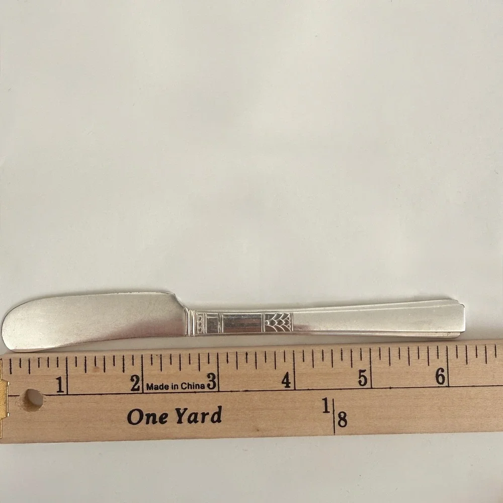 Vintage Silverplate Butter Knives Set of 2 Art Deco Flatware Spreaders 6